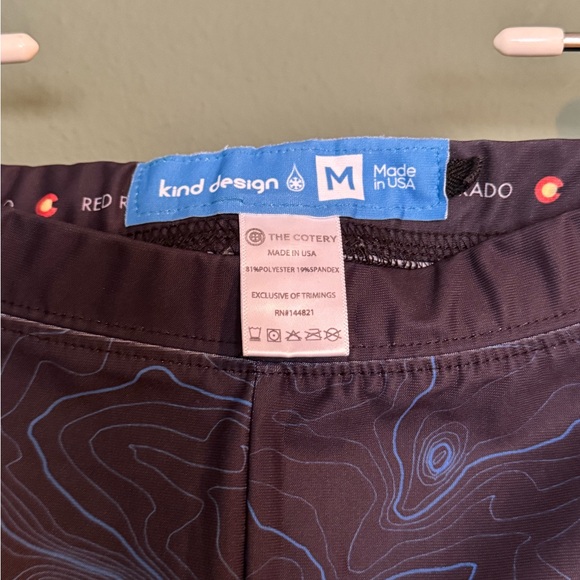 Red Rocks Topography Patterned Leggings - Picture 2 of 3